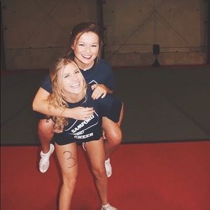 Meet your Posher, Abbey